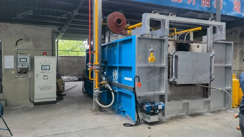 Regenerative burner penetrates through forging furnace