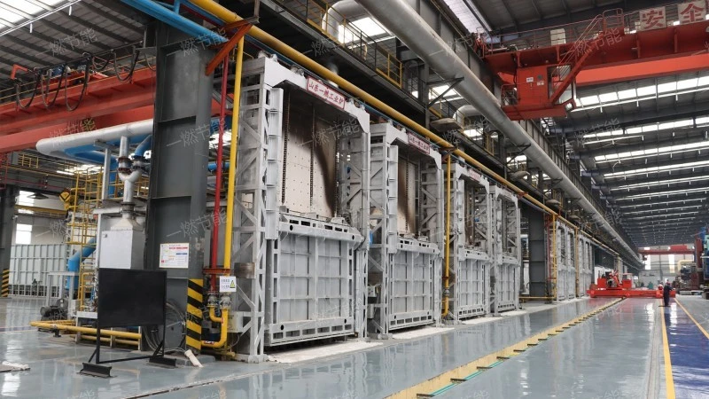 Automatic temperature regulating tube quenching furnace